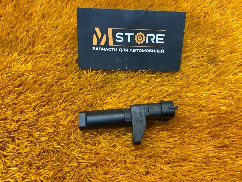 Датчик положения коленвала Mercedes-Benz E-Class 2009 A6421530728 W212 272.952