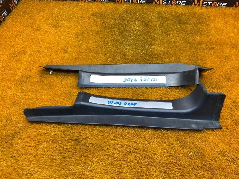 Накладка на порог салона Mercedes-Benz C-Class 2006 A2036801035 W203 271.946, задняя