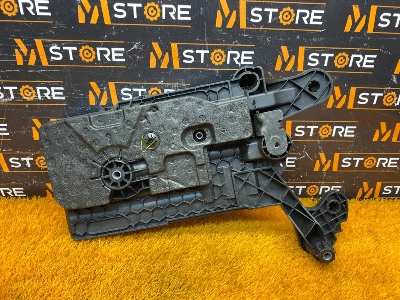 Крепление аккумулятора Audi A3 2013 5Q0915331H 8V CJSB