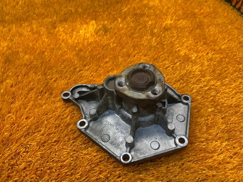 Помпа Audi A6 2005 06E121018A C6/4F AUK