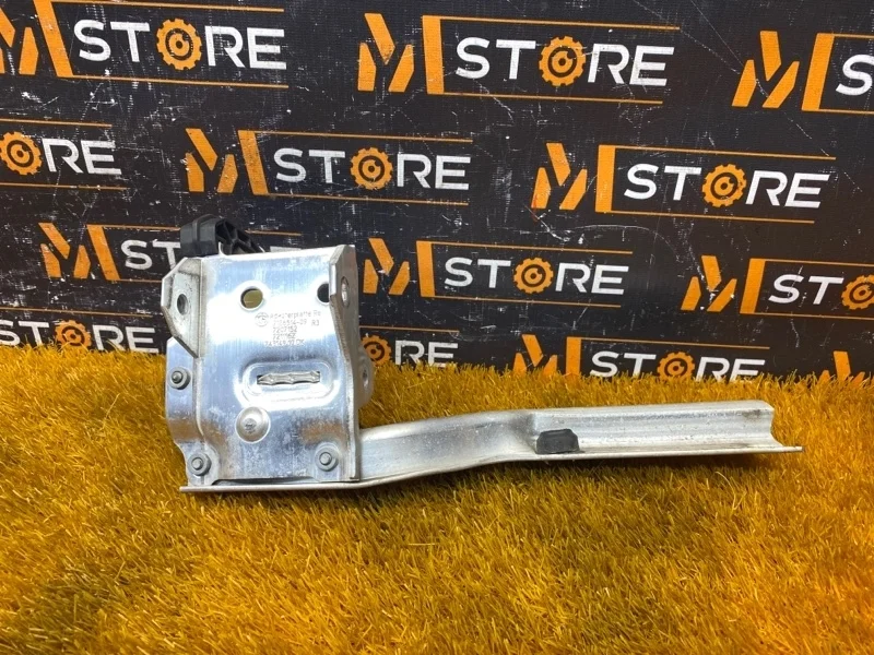 Кронштейн радиатора Bmw 7-Series 2013 51117186514 F01 N55B30A, правый