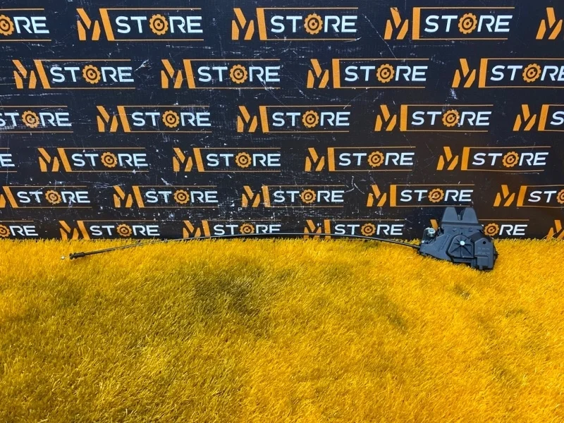 Замок багажника Mercedes-Benz C-Class 2008 A2047500185 W204 272.947