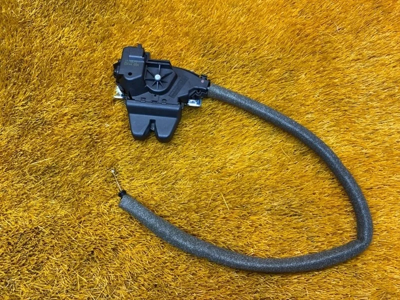 Замок багажника Mercedes-Benz Cls-Class 2011 A2047500185 W218 276.952