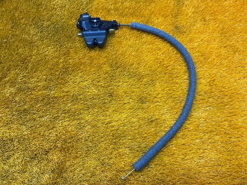 Замок багажника Mercedes-Benz C-Class 2015 A2047500185 W205 274.920