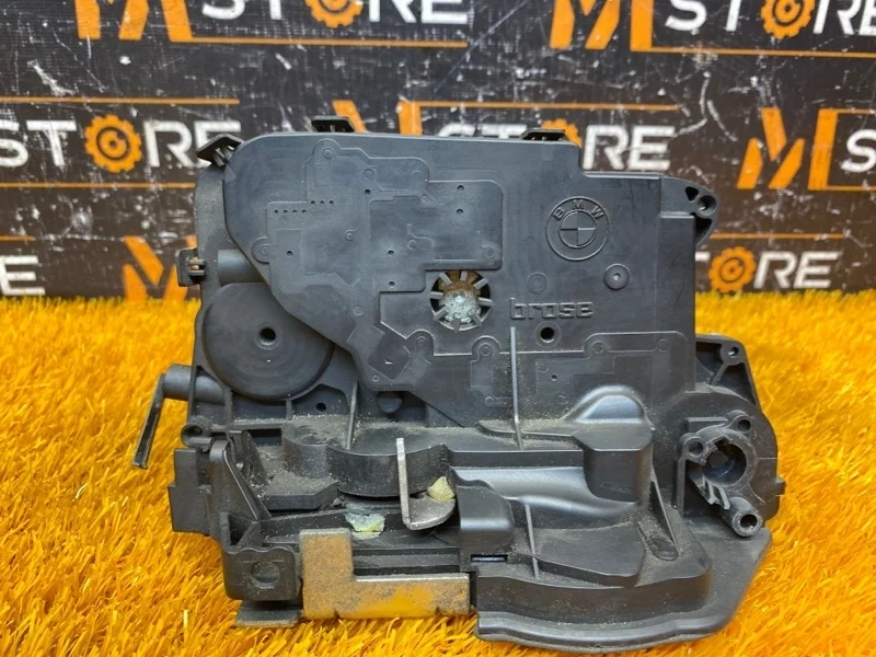 Замок двери BMW 3-Series 2005 4389475 E90 N52B30A, задний левый