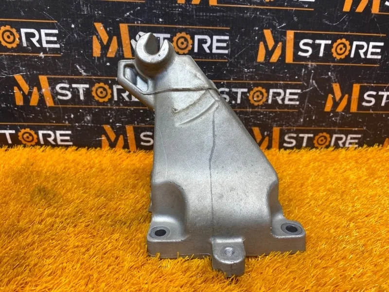 Кронштейн двигателя Mercedes-Benz E-Class 2013 A2762230004 W212 276.952, правый