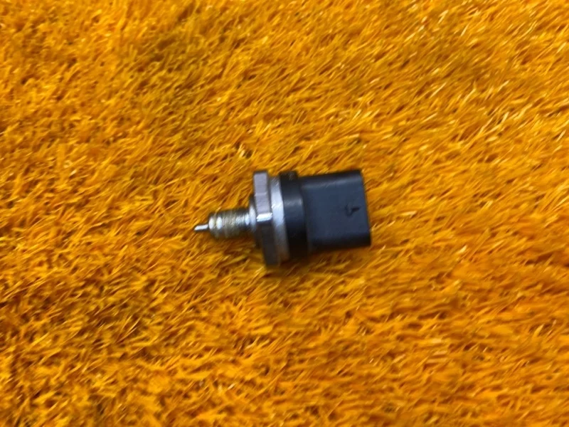 Датчик давления топлива Mercedes-Benz E-class 2013 A2781530028 W212 276.952