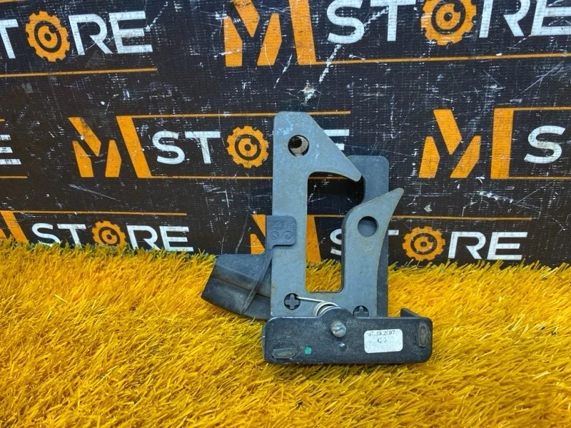 Крюк капота Mercedes-Benz C-Class 2007 A2048800064 W204 271.950