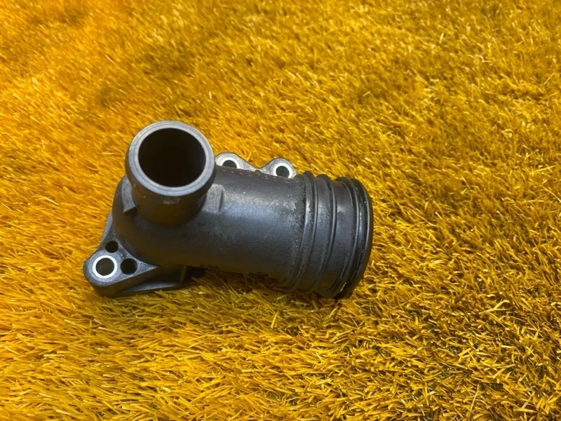 Фланец системы охлаждения Mercedes-Benz E-Class 2011 A6422001156 W212 642.850