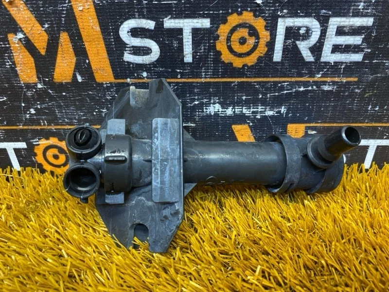 Форсунка омывателя фары Audi Q3 2014 8U0955102B 8U CCZC, правая