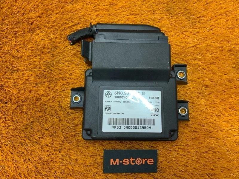 Блок управления стояночным тормозом Volkswagen Tiguan 2009 5N0907801B 5N CAWA