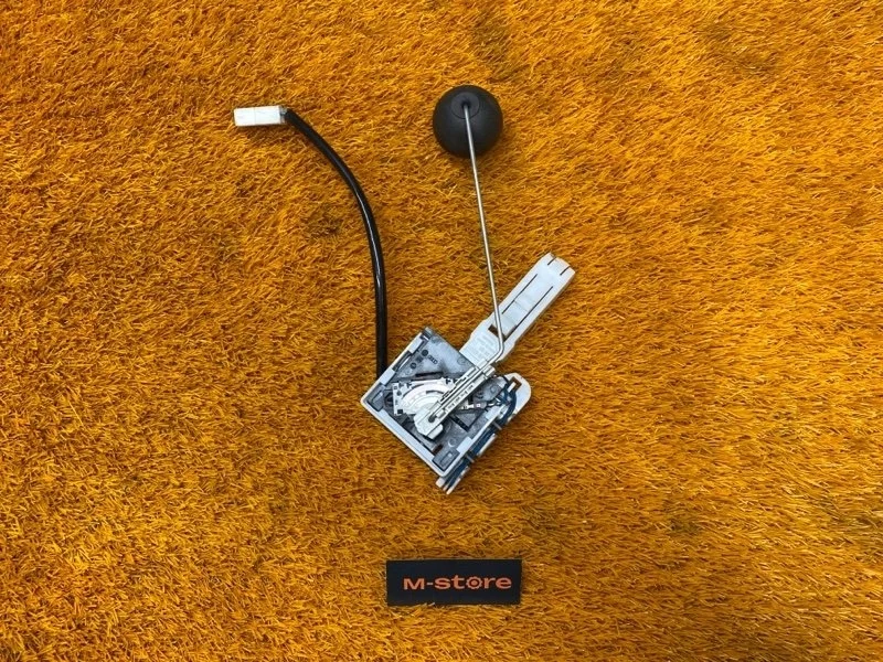 Датчик уровня топлива Volkswagen Touareg 2004 7L0919673F 7L AXQ, правый