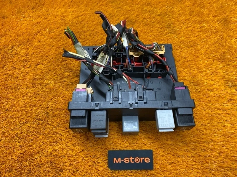 Блок управления бортовой сети Volkswagen Tiguan 2009 3C8937049E 5N CAW