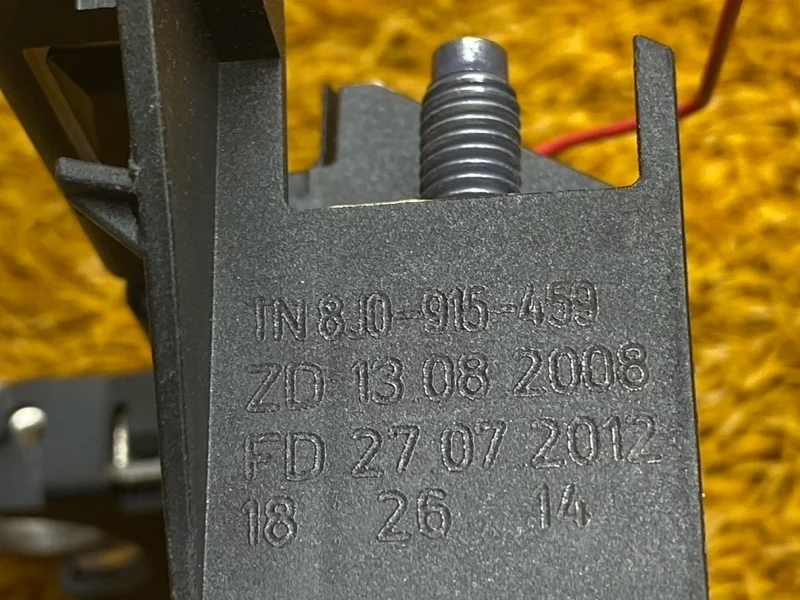 Клемма аккумулятора плюс Audi Q5 2012 8J0915459 8R CNCD