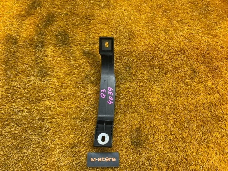 Кронштейн радиатора Audi Q3 2012 8U0805528 8U CPSA, правый