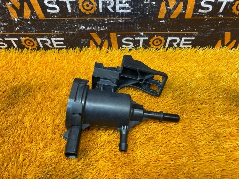 Клапан вентиляции топливного бака Mercedes-Benz C-Class 2015 A0014760532 W205 274.910