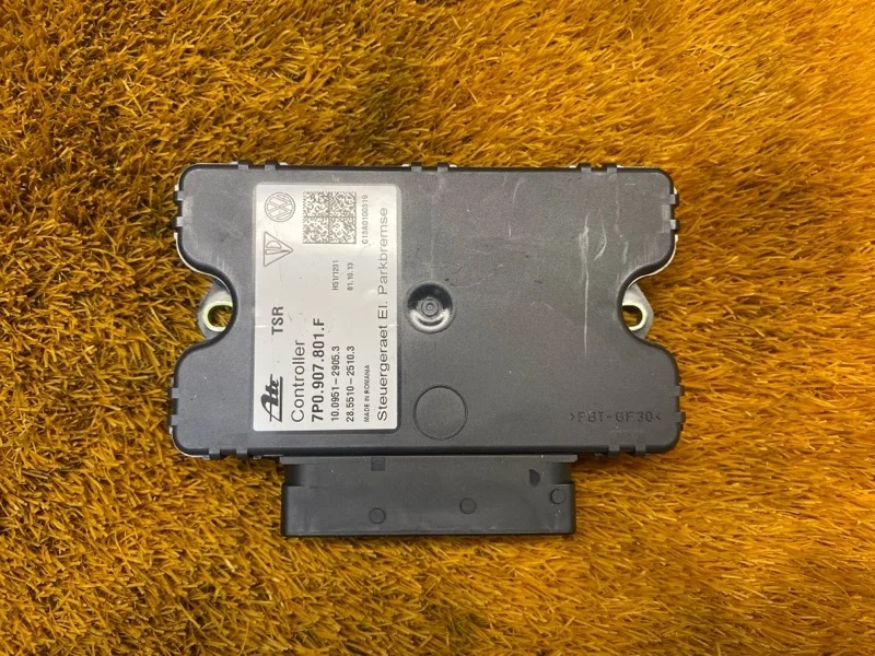 Блок управления стояночным тормозом Volkswagen Touareg 2013 7P0907801F 7P CGRA