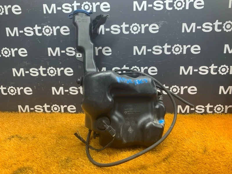 Бачок омывателя Mercedes-Benz C-Class 2010 A2048690720 W204 271.860