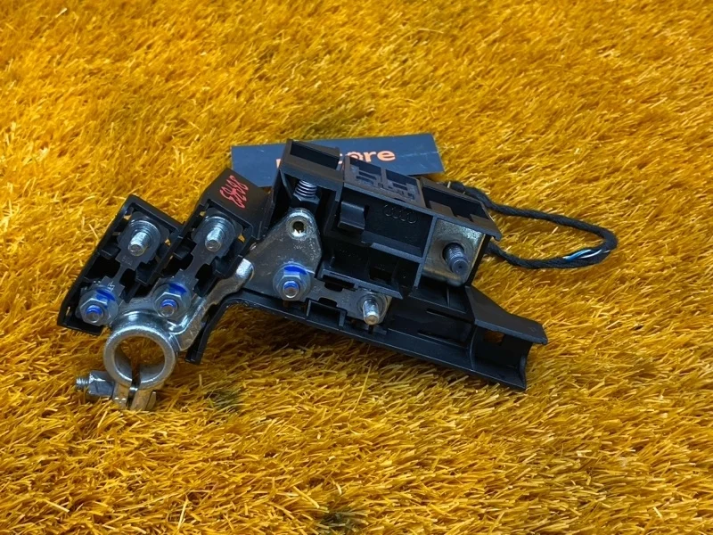 Клемма аккумулятора плюс Audi Q5 2011 8J0915459 8R CDNC