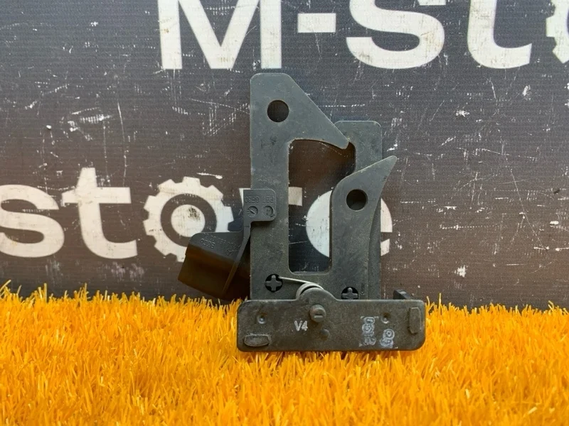 Крюк капота Mercedes-Benz Cls-Class 2012 A2048800064 W218 276.952