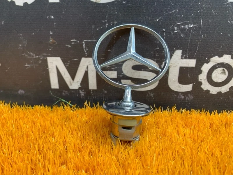 Эмблема на капот Mercedes-Benz C-Class 2007 A2218800086 W204 271.950