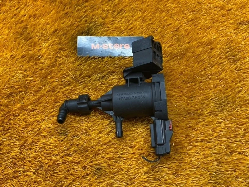 Клапан вентиляции топливного бака Mercedes-Benz Cls-Class 2012 A0014760532 W218 276.952