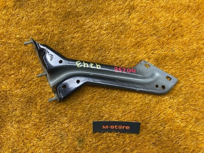 Крепление крыла Audi Q5 2010 8R0821136 8R CDN, переднее правое