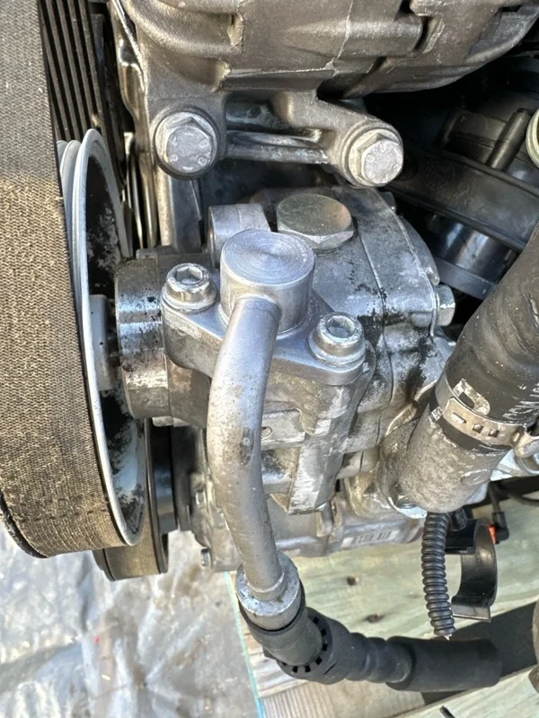 Насос гидроусилителя руля Audi A4 2010 B4911045411 8K2 CAEB