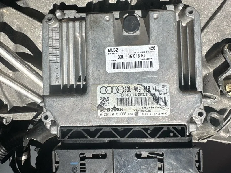 Блок управления двигателем Audi A5 2013 03L906018JG 8TA CGLC