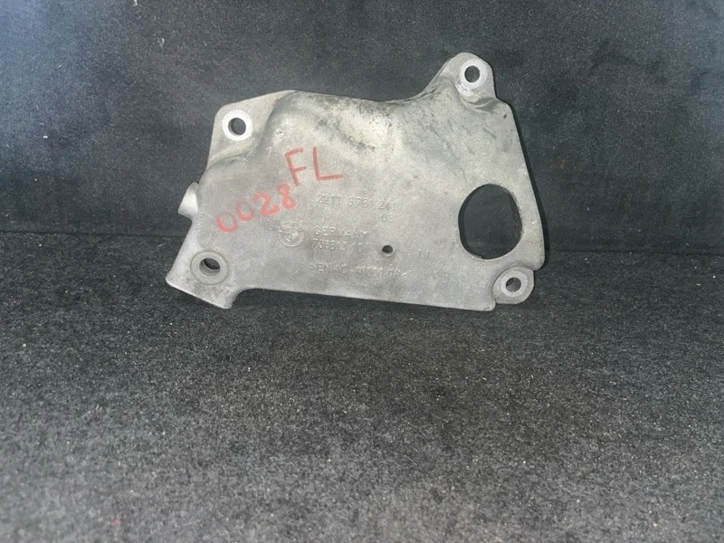 Кронштейн опоры двигателя BMW 5-Series 2012 22116781241 F10 N47D20C, передний левый