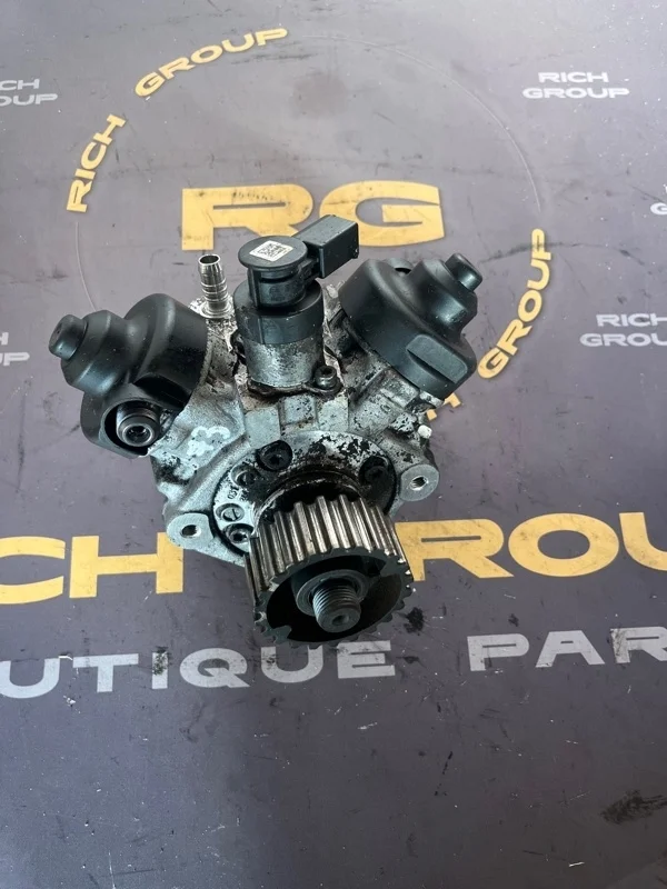 Топливный насос Audi A6 2010 03L130755AC C6 CDY