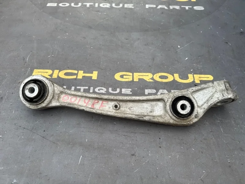 Рычаг подвески нижний Audi A4 2010 8K0407152D B8 CAEA, передний правый