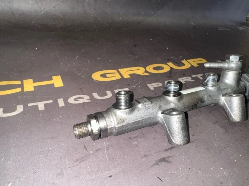 Топливная рейка Audi A6 2012 059130090BS 4G2 CDUD