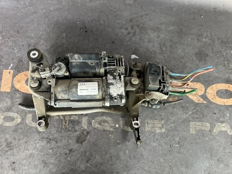 Компрессор пневмоподвески Audi Q7 2008 7L8616006C 4L BTR