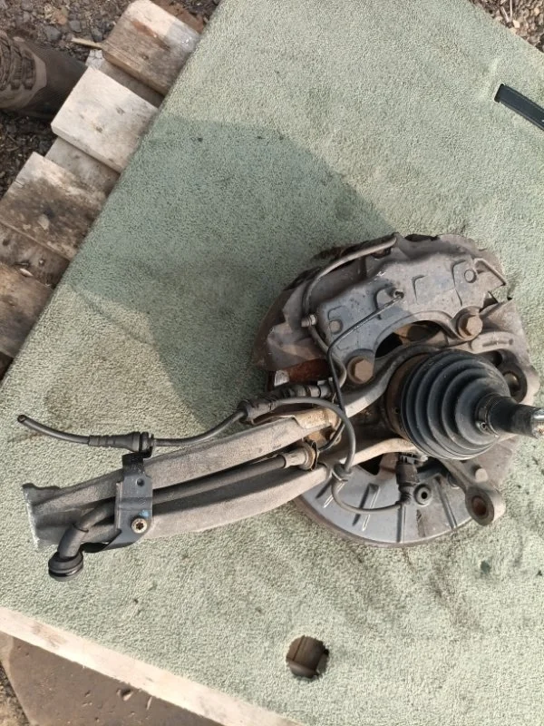 Ступица Audi Q7 2008 7L8407257A 4L BTR, передняя левая