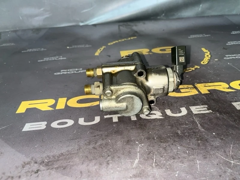 Топливный насос Audi A6 2007 079127025C C6 BVJ