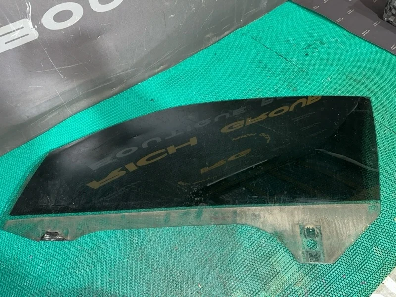 Стекло двери BMW 3-Series 2009 51337145921 E93 N51B30A, переднее левое