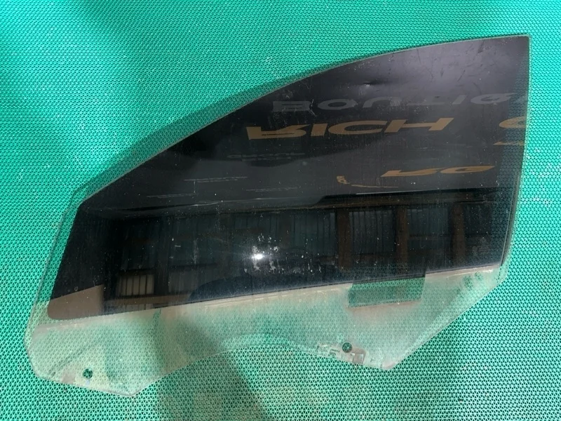 Стекло двери BMW 5-Series 2011 51337182109 F10 N47D20C, переднее левое