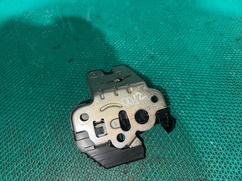 Замок багажника Audi A6 2013 4H0827505 4G2 CGLC