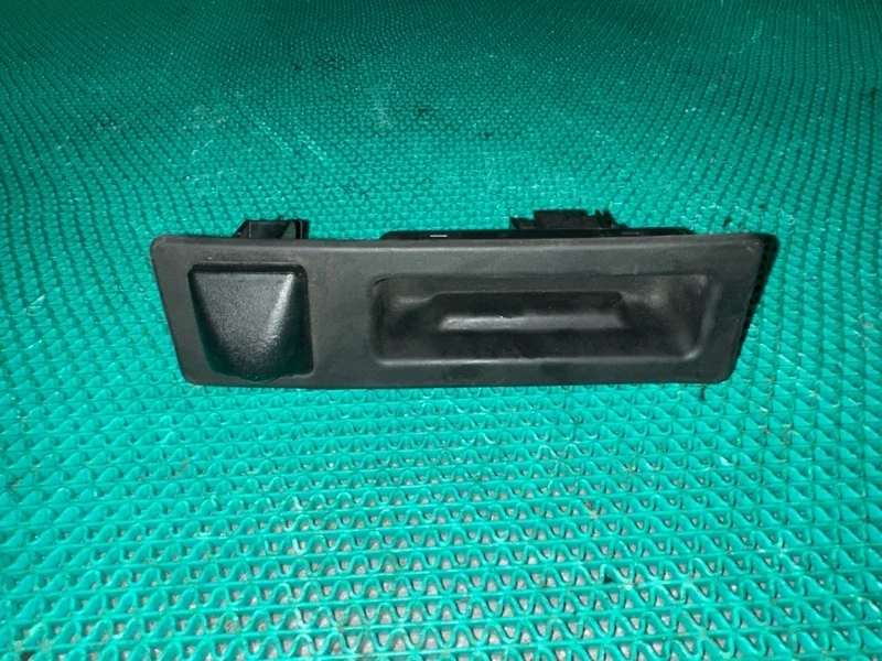 Кнопка открывания багажника BMW 5-Series 2011 51247368753 F10 N47D20C
