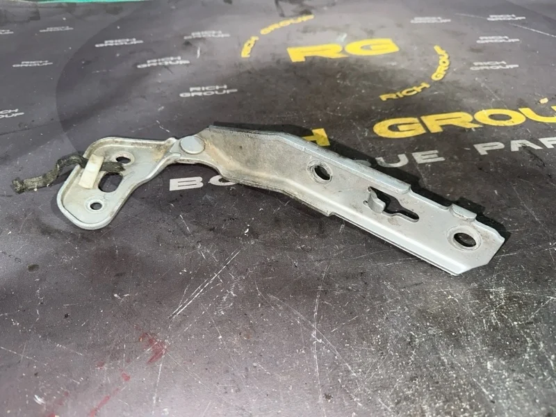 Петля капота Audi A6 2011 4F0823301 C7 CCAA, левая