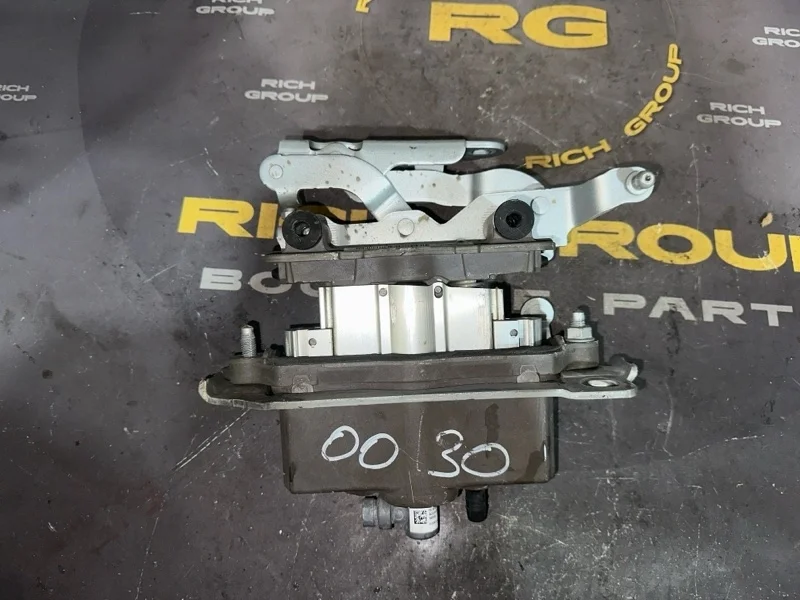 Петля капота Mercedes-Benz E-Class 2014 A2129067801 W212 OM651, правая