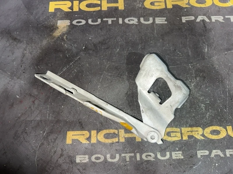 Петля капота Audi A4 2010 8K0823301D 8K2 CAEB, левая