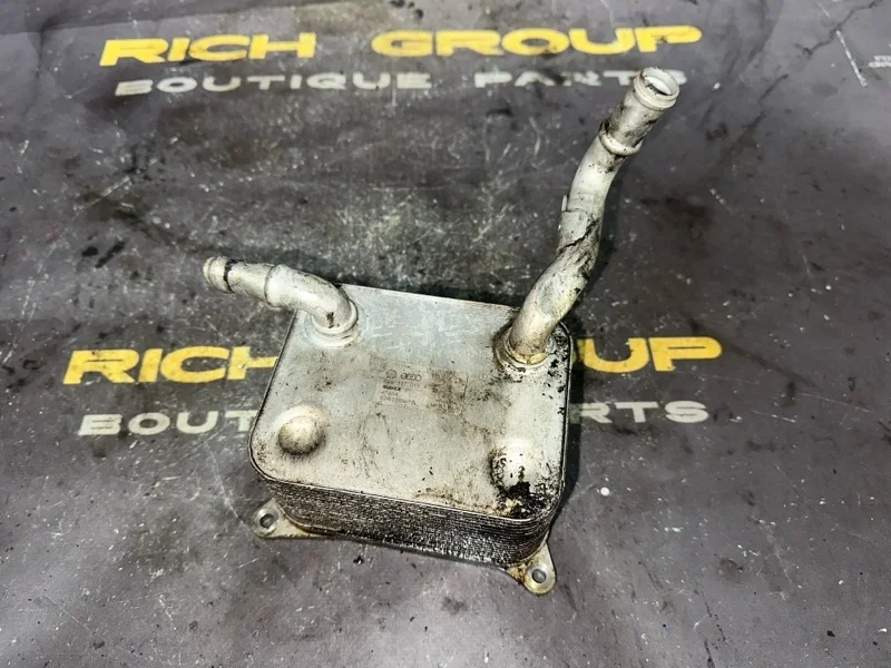 Радиатор масляный Audi A8 2010 079117015A D4 CDRA