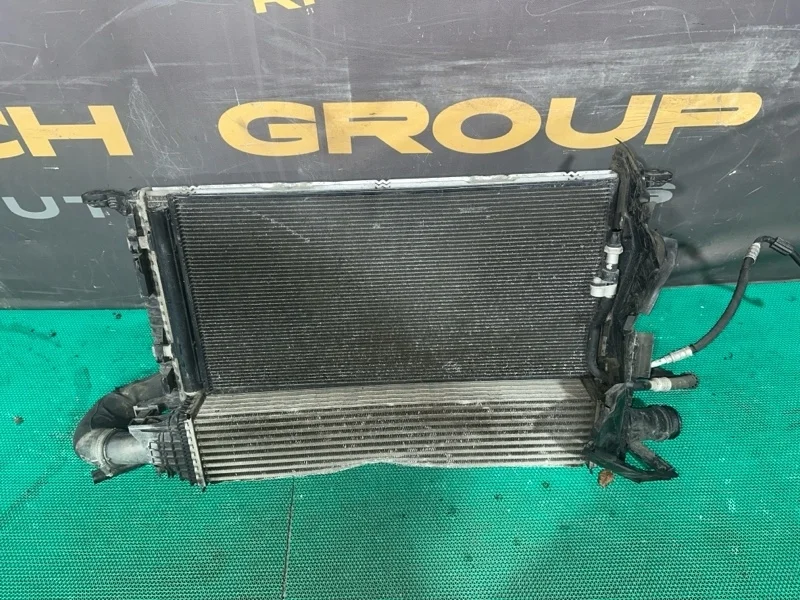 Кассета радиаторов Audi A6 2013 4G0260401B 4G2 CGLC