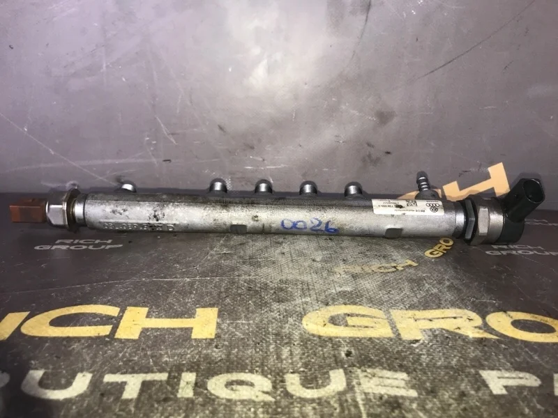 Топливная рейка Audi Q5 2010 03L130089A 8RB CAHA