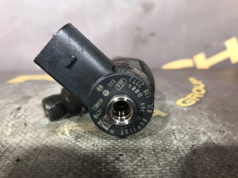 Форсунка топливная Audi A5 2013 03L130277J 8TA CGLC