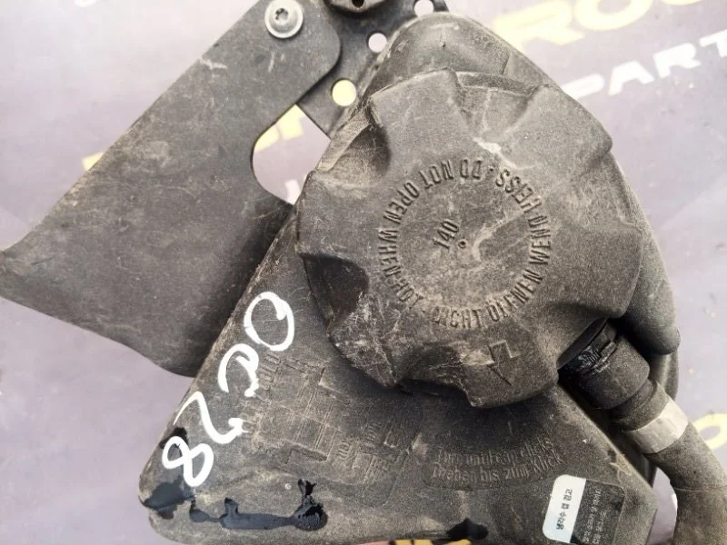 Бачок расширительный BMW 5-Series 2012 17137647283 F10 N47D20C