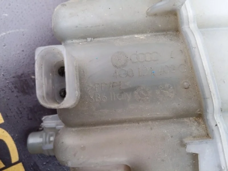 Бачок расширительный Audi A6 2013 4G0121403G 4G2 CGLC