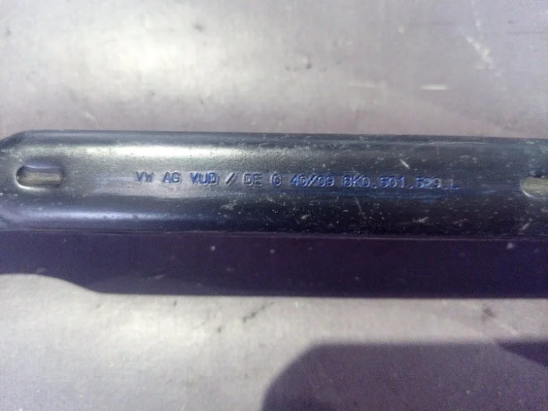 Рычаг подвески нижний Audi A4 2009 8K0501529 8K2 CAEB, правый